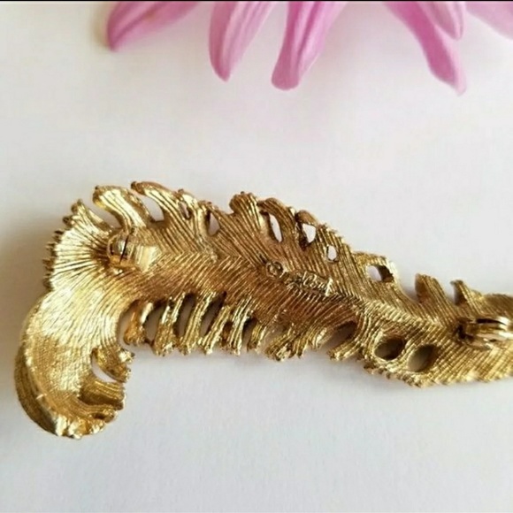 Relisted - vintage Coro Pegasus feather brooch gold tone pin - Picture 8 of 8